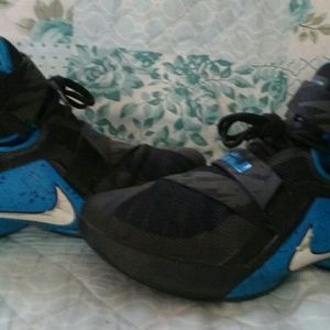 LeBron men's shoes size 9